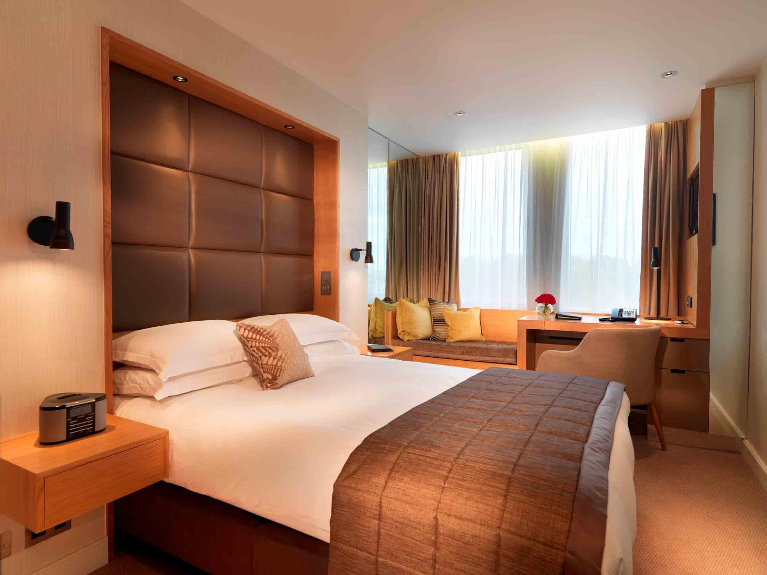 Royal Garden Hotel London Exterior photo A room at the hotel