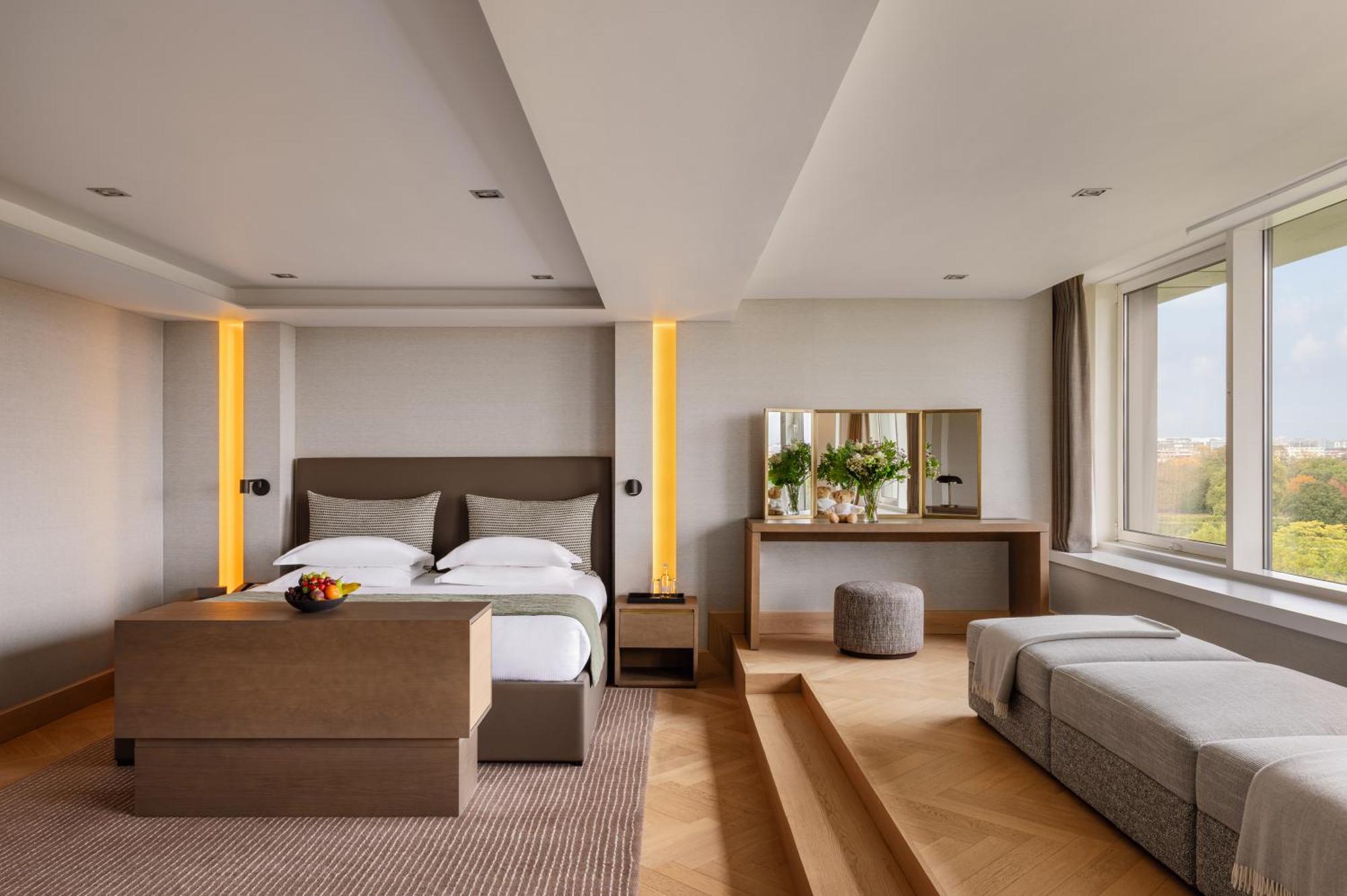 Royal Garden Hotel London Exterior photo A suite at the Mandarin Oriental London