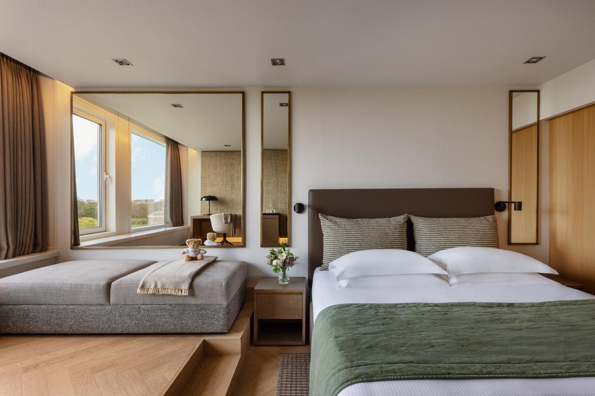 Royal Garden Hotel London Exterior photo A bedroom at The Hari