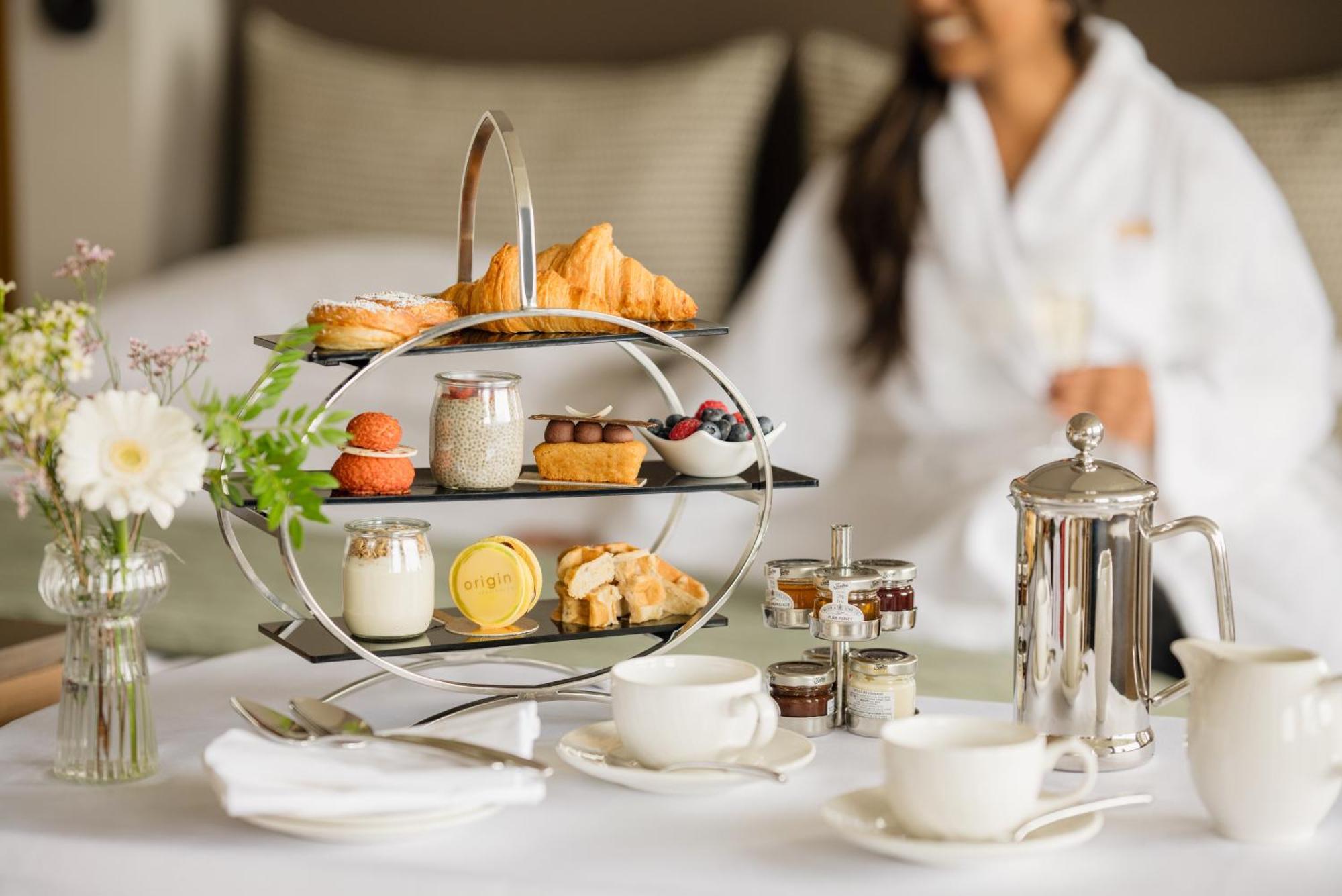 Royal Garden Hotel London Exterior photo Room service