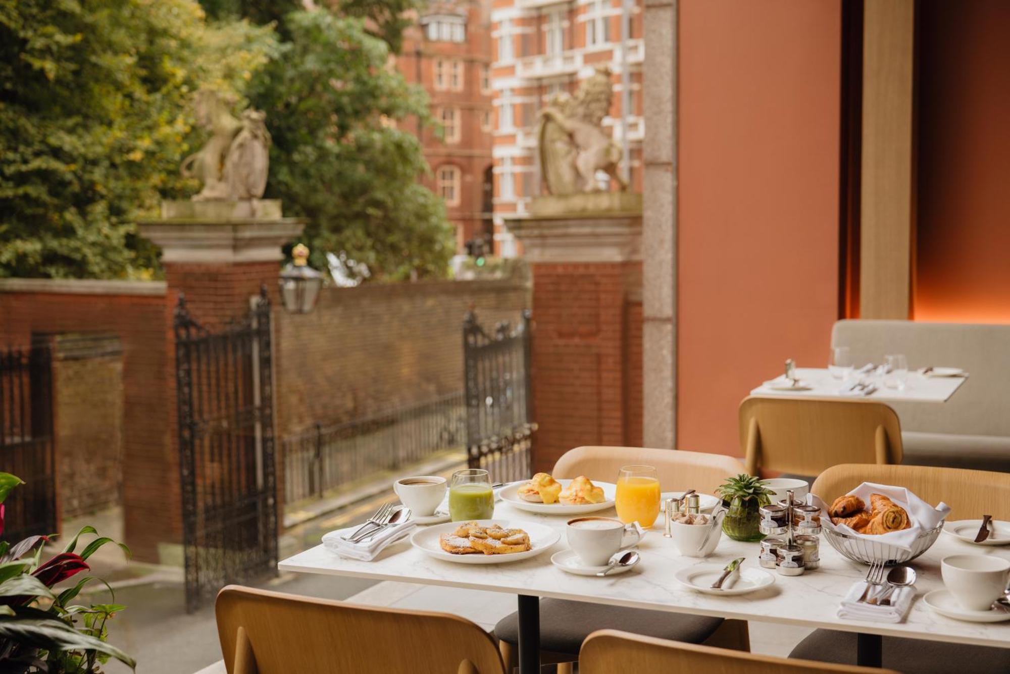 Royal Garden Hotel London Exterior photo The restaurant at the Wallace Collection
